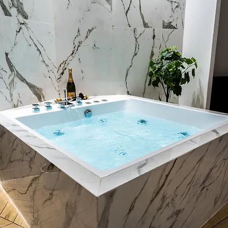 Pink Eden Jacuzzi Luxury Escapade Romantique